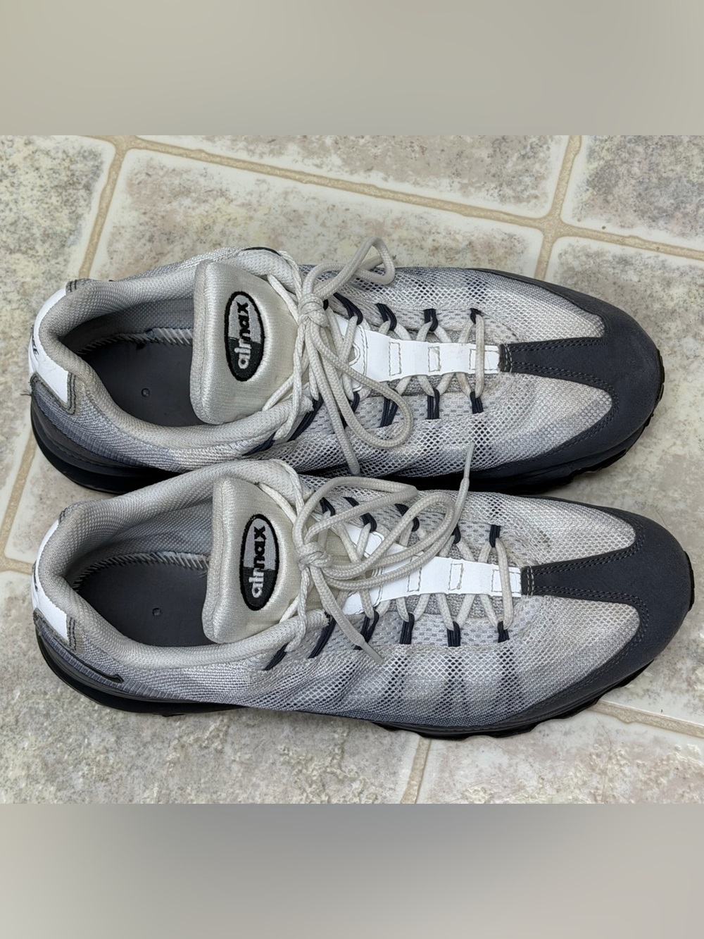 Nike Air Men's White & Gray Athletic Airmax Mesh Running Shoes Size 10 - Picture 4 of 10